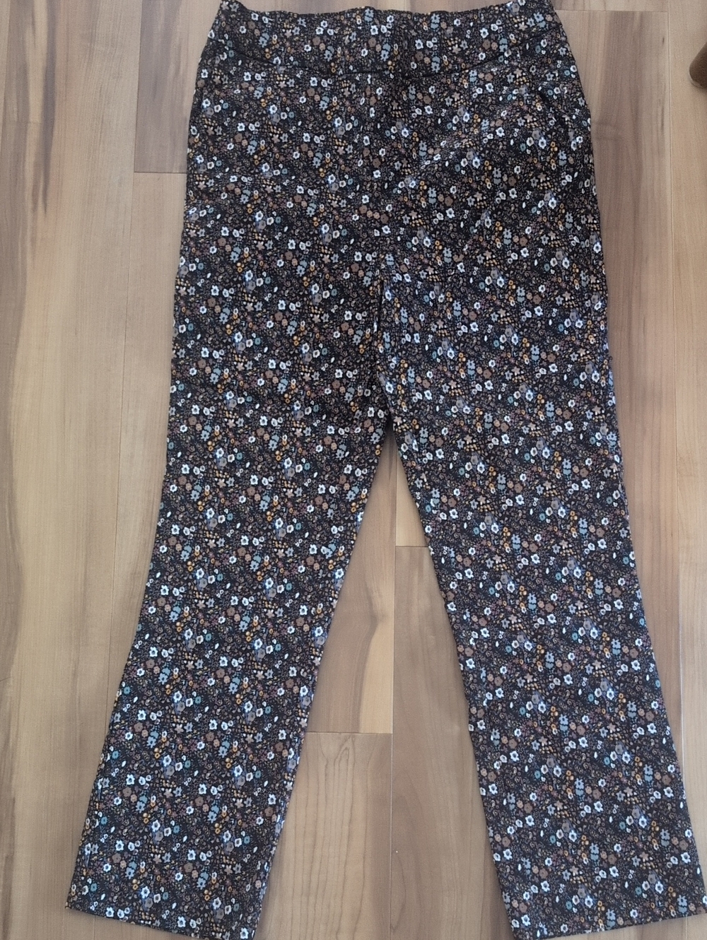 Women's Jules & Leopold Black Floral Stretch Leggings with Blue & Brown Accents